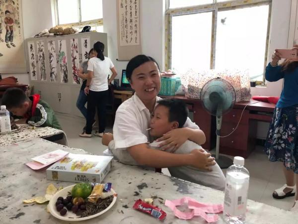 俏如彩蝶飞飞飞