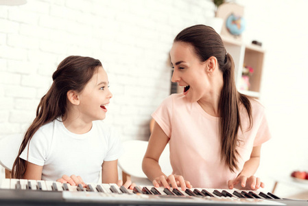 另一棵格尔尼卡之树 相关产品