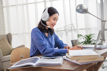 冰山上的来客 相关产品